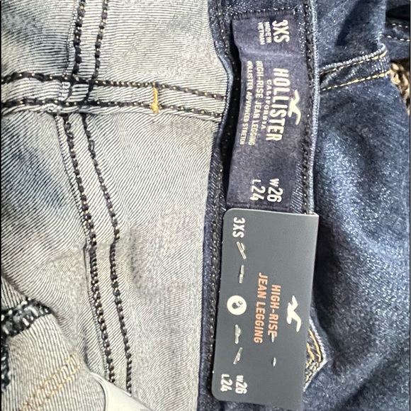 Nwt Hollister distressed high rise jeans - Picture 3 of 5